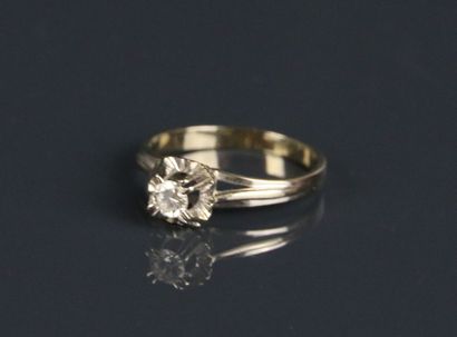 Ring in 750°/°° white gold set with a claw-set...