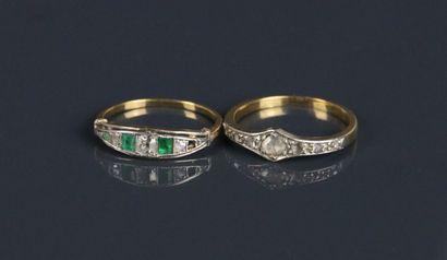 Lot of two rings in yellow and white gold...