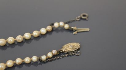 Necklace of tumbling cultured pearls, chased...