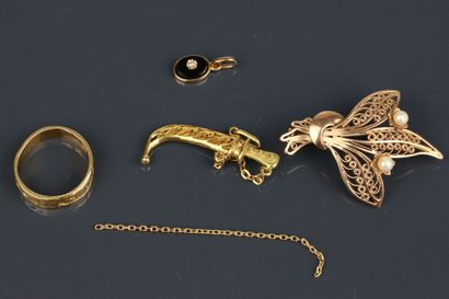 Lot in yellow gold 750°/°° comprising:
-...