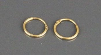 A pair of small creoles in yellow gold 750°/°°°.
Diameter...