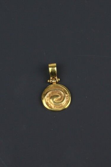 IRIS
Pendant and pair of earrings with pushers...