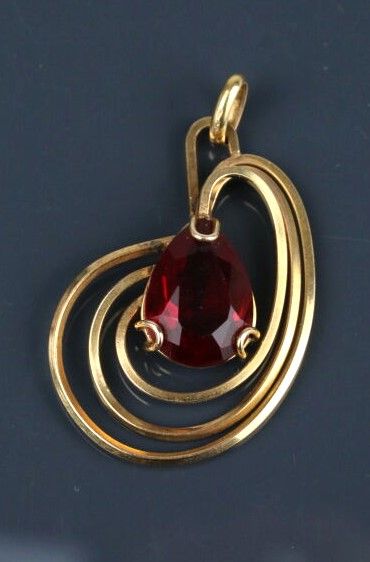 Pendant in 585°/°° yellow gold set with a...