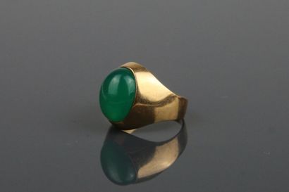 Chevalière in yellow gold 750°/°° set with...