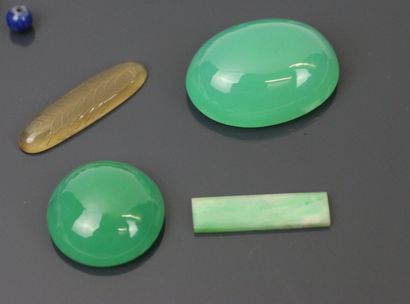 Lot of stones including : 
- Lapis Lazuli
-...