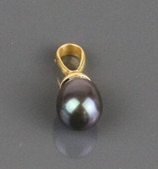 Pendant in yellow gold 750°/°° set with an...