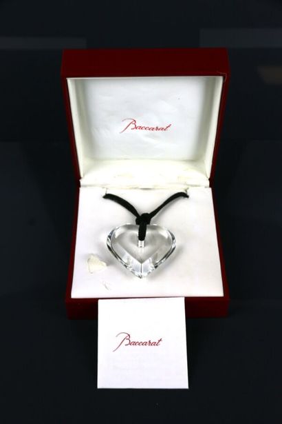 BACCARAT
Pendentif coeur en cristal incolore...