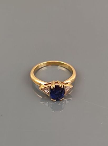 Ring in yellow gold 750 °/°° centered with...