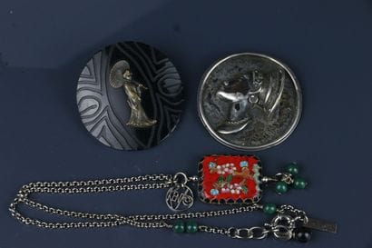 KENZO
Collier sautoir en métal argenté à...