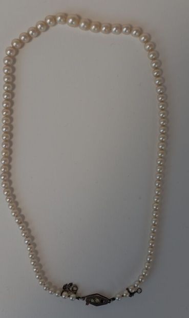 Fallen cultured pearl necklace with metal...