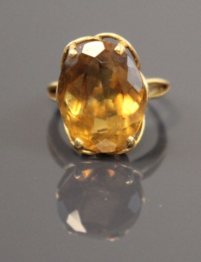 Ring in 750°/°° yellow gold, the basket set...