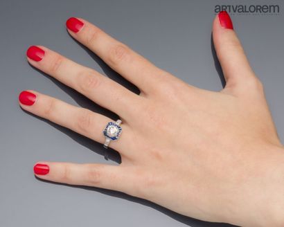 Ring in 750°/°° white gold, centered on a...