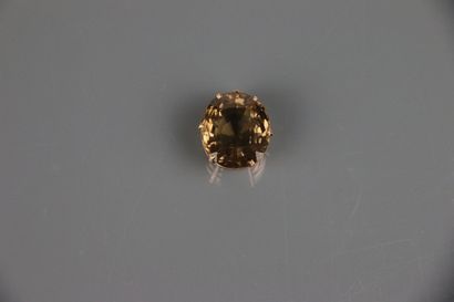 Yellow gold pendant 375°/°° centering a claw-set...