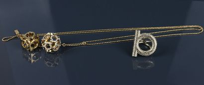 Salvatore FERRAGAMO
Lot composé :
-D'un collier...