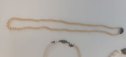 Fallen cultured pearl necklace with metal...