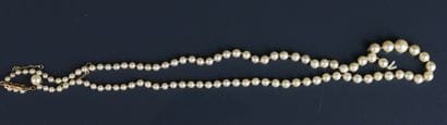 Necklace of tumbling cultured pearls, the...