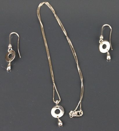 Set in white gold 750 °/°° comprising a pair...