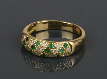 Ring in yellow gold 750°/°° paved with brilliant-cut...