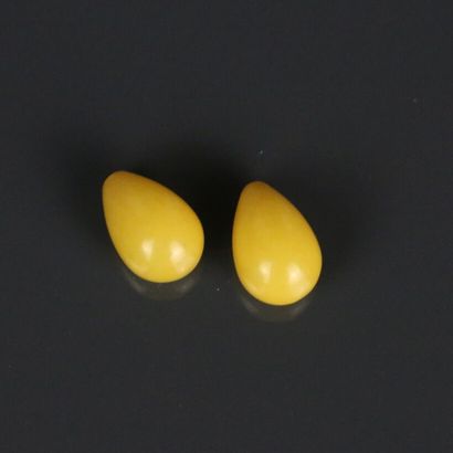 Pair of pierced amber drops
Dim: 60 mm
Total...