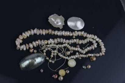 Set of 4 bags of seed beads and 1 bag of...