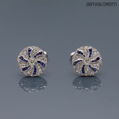 Pair of 750°/°° white gold cufflinks centered...