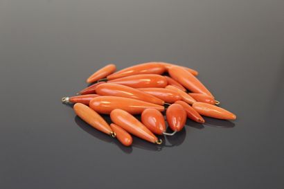 Coral lot including: 
- Three coral drop...