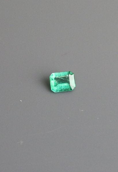 Emerald-cut emerald
Weight: 1.04 carat