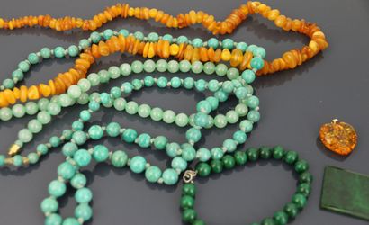 Lot of hard stone necklaces: jasper, agate,...