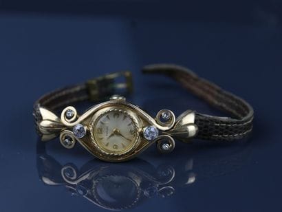 TERVAL
Ladies' wristwatch, the scrolled case...