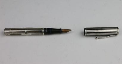 WATERMANS
Un stylo plume en or 18K, monture...