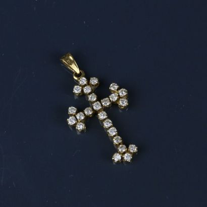 Latin cross in 750°/°° yellow gold set with...