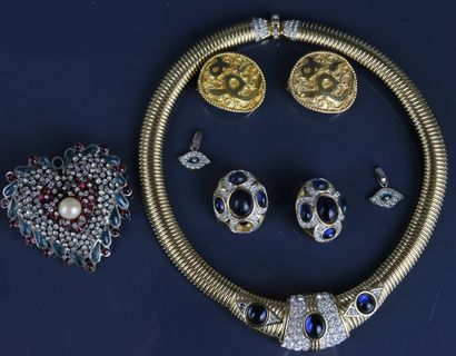 et 
DORLAN
Parure contenant un collier et...