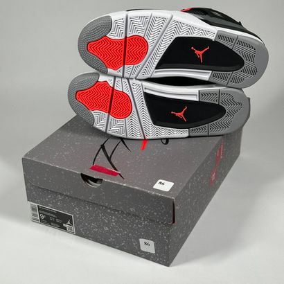 NIKE / JORDAN
A pair of semi-mounted sneakers
Model...