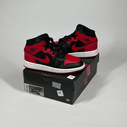 NIKE / JORDAN
Une paire de basket semi montante,
Modèle...