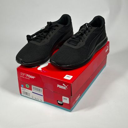 PUMA
A pair of low-top sneakers,
Model: ST...
