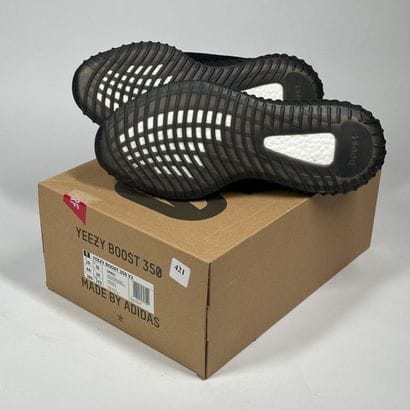 ADIDAS / YEEZY
A set of 5 pairs of low-top...