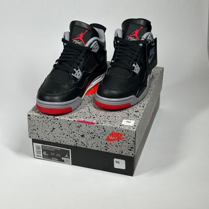 NIKE / JORDAN
A pair of high-top sneakers,
Model...