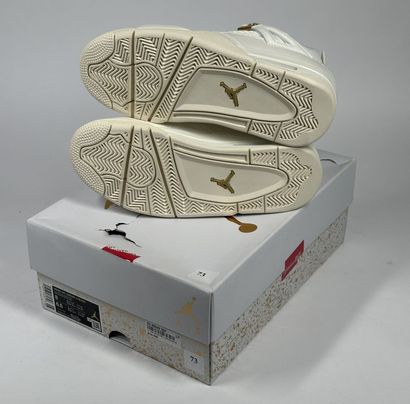 NIKE / JORDAN
A set of 3 pairs of semi-mounted...