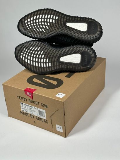 ADIDAS / YEEZY
Une paire de basket basse,
Modèle...
