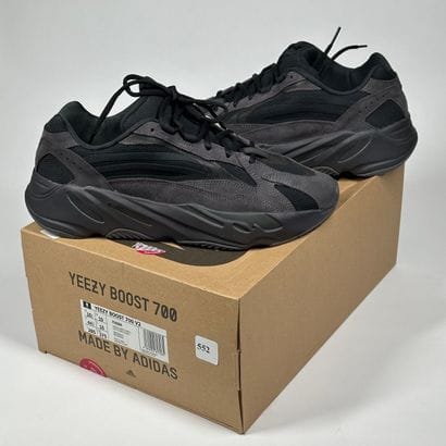 ADIDAS / YEEZY
A pair of low-top sneakers,
Model...
