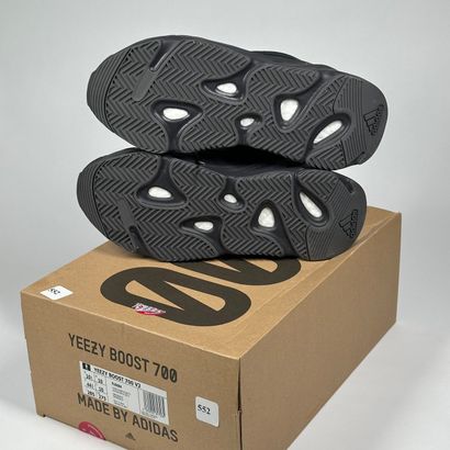 ADIDAS / YEEZY
A pair of low-top sneakers,
Model...