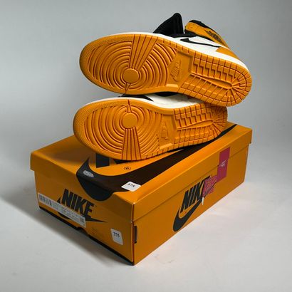 NIKE / JORDAN
A pair of high-top sneakers
Model...