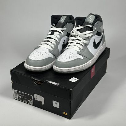 NIKE / JORDAN
Une paire de basket semi montante,
Modèle...