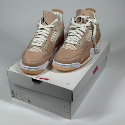 NIKE / JORDAN
A pair of high-top sneakers
Model:...