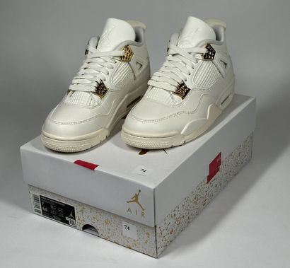 NIKE / JORDAN
A set of 3 pairs of semi-mounted...