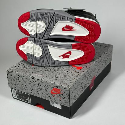NIKE / JORDAN
A pair of high-top sneakers,
Model...