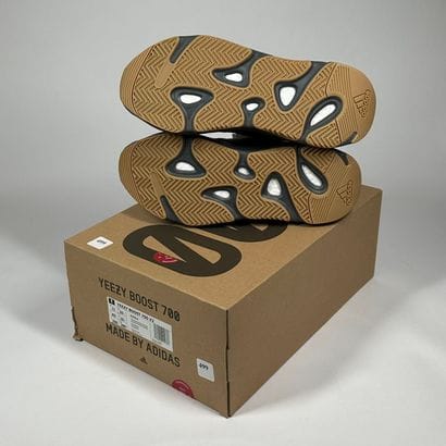 ADIDAS / YEEZY
A pair of low-top sneakers,
Model...