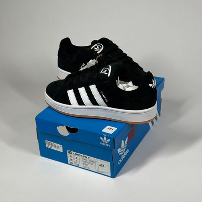 ADIDAS
A pair of low-top sneakers,
Model...