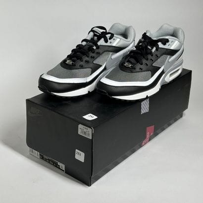 NIKE 
Une paire de basket basse,
Modèle :...