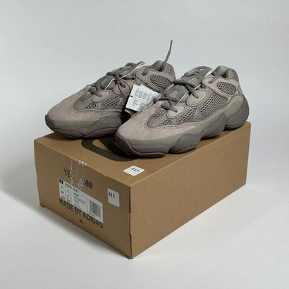 ADIDAS / YEEZY
A pair of low-top sneakers,
Model...